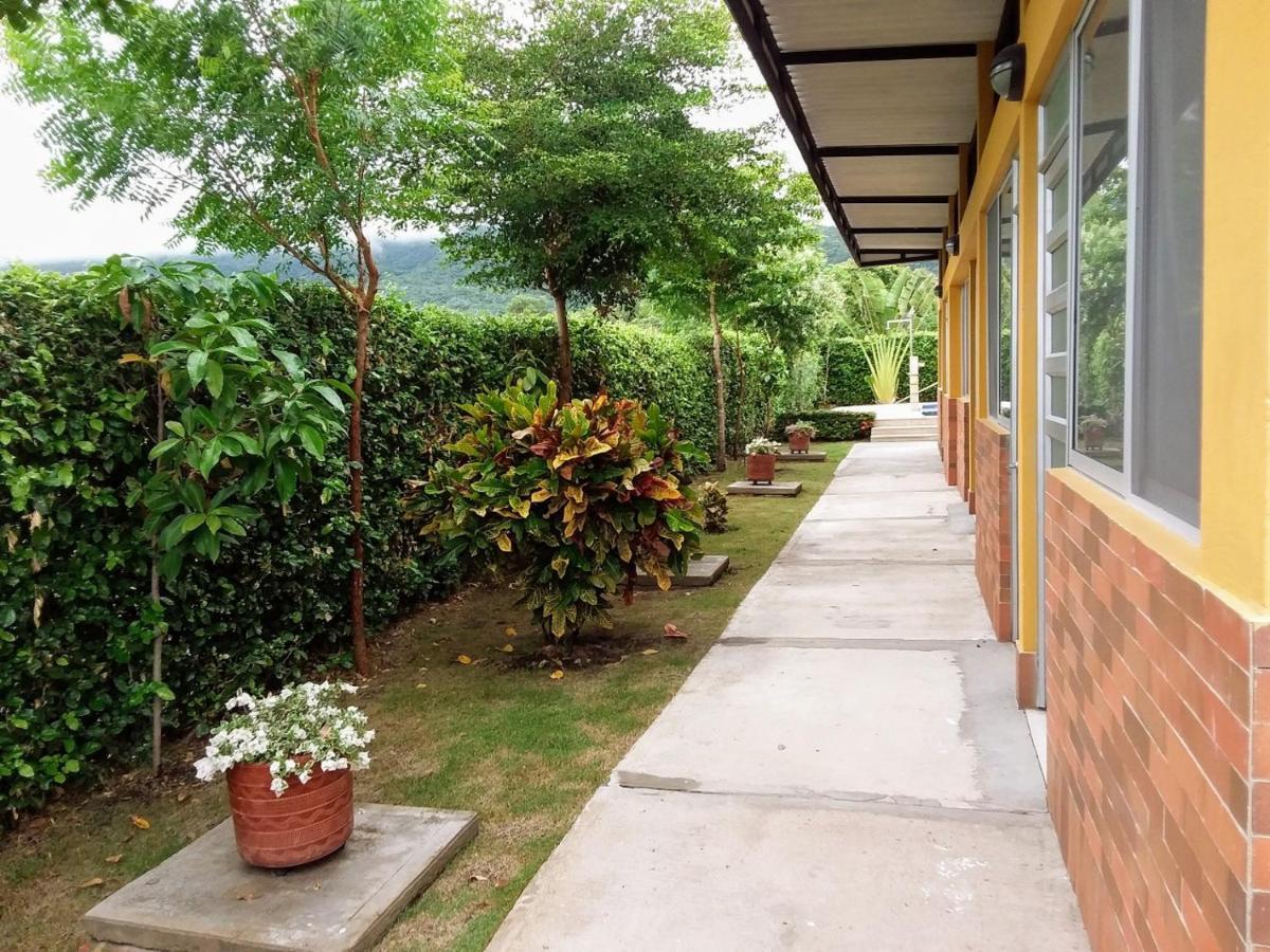 Bed and Breakfast C&H Casa Campestre El Oasis Ricaurte Girardot Экстерьер фото